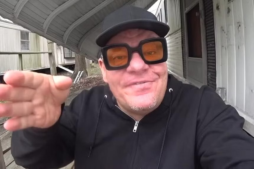 توقيف أحد نجوم يوتيوب بعد نشره مقاطع فيديو عن عصابات